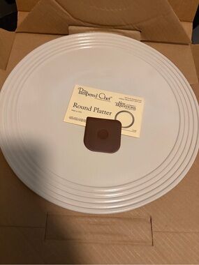 BNIB Pampered Chef New Traditions Round Platter Box - Discontinued